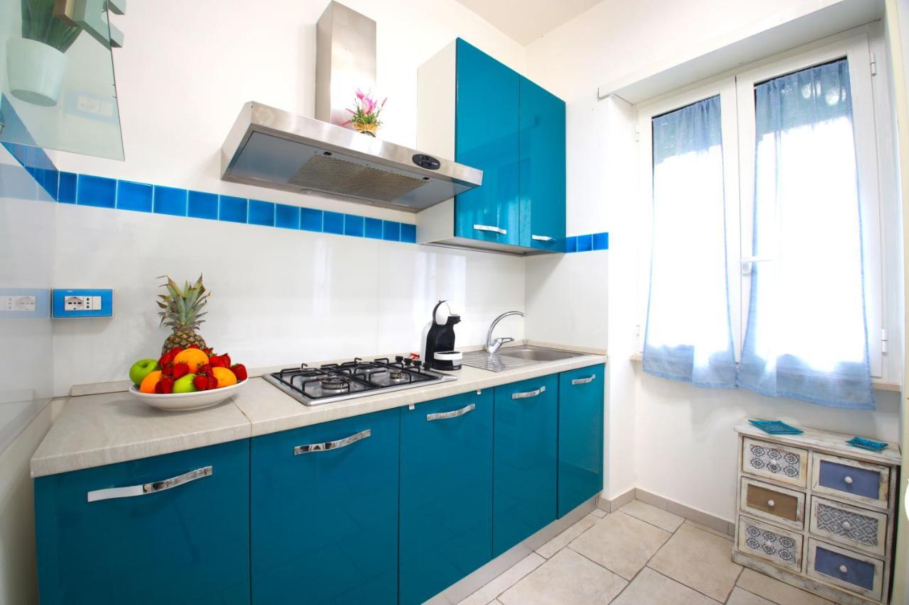 Hostly - Vittoria House - Near The Center With Private Parking Apartment Naples Exterior photo