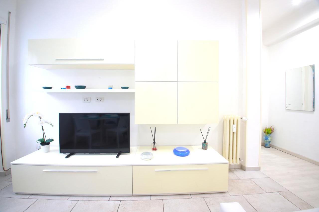 Hostly - Vittoria House - Near The Center With Private Parking Apartment Naples Exterior photo
