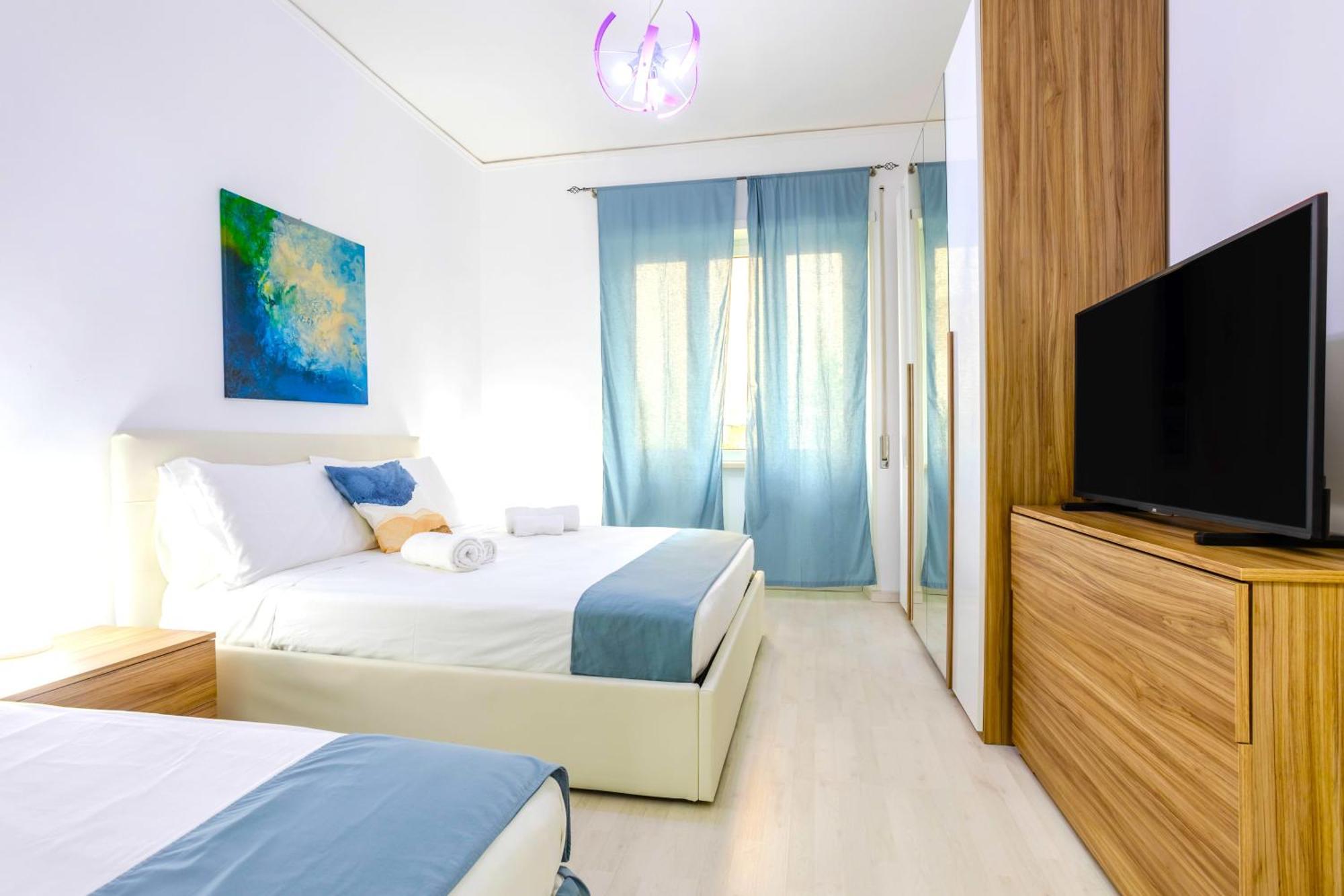 Hostly - Vittoria House - Near The Center With Private Parking Apartment Naples Exterior photo