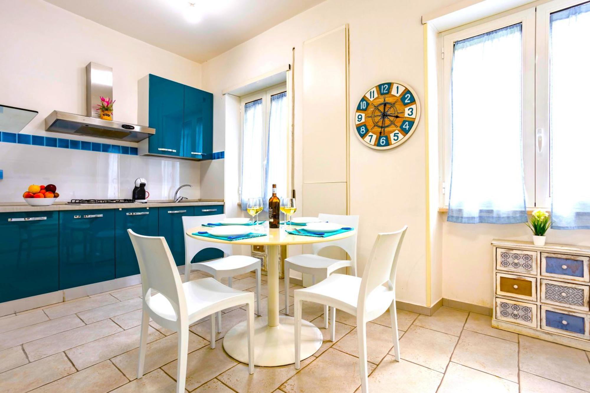 Hostly - Vittoria House - Near The Center With Private Parking Apartment Naples Exterior photo